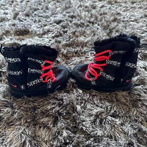 Baby girl Nike fleece lined boots size 6